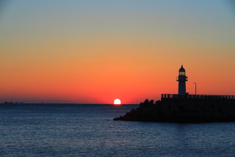 무한집합 부산수정점 │ 부산 원도심 전망형 장기 거주 공간, 북항·초량 생활권의 여유